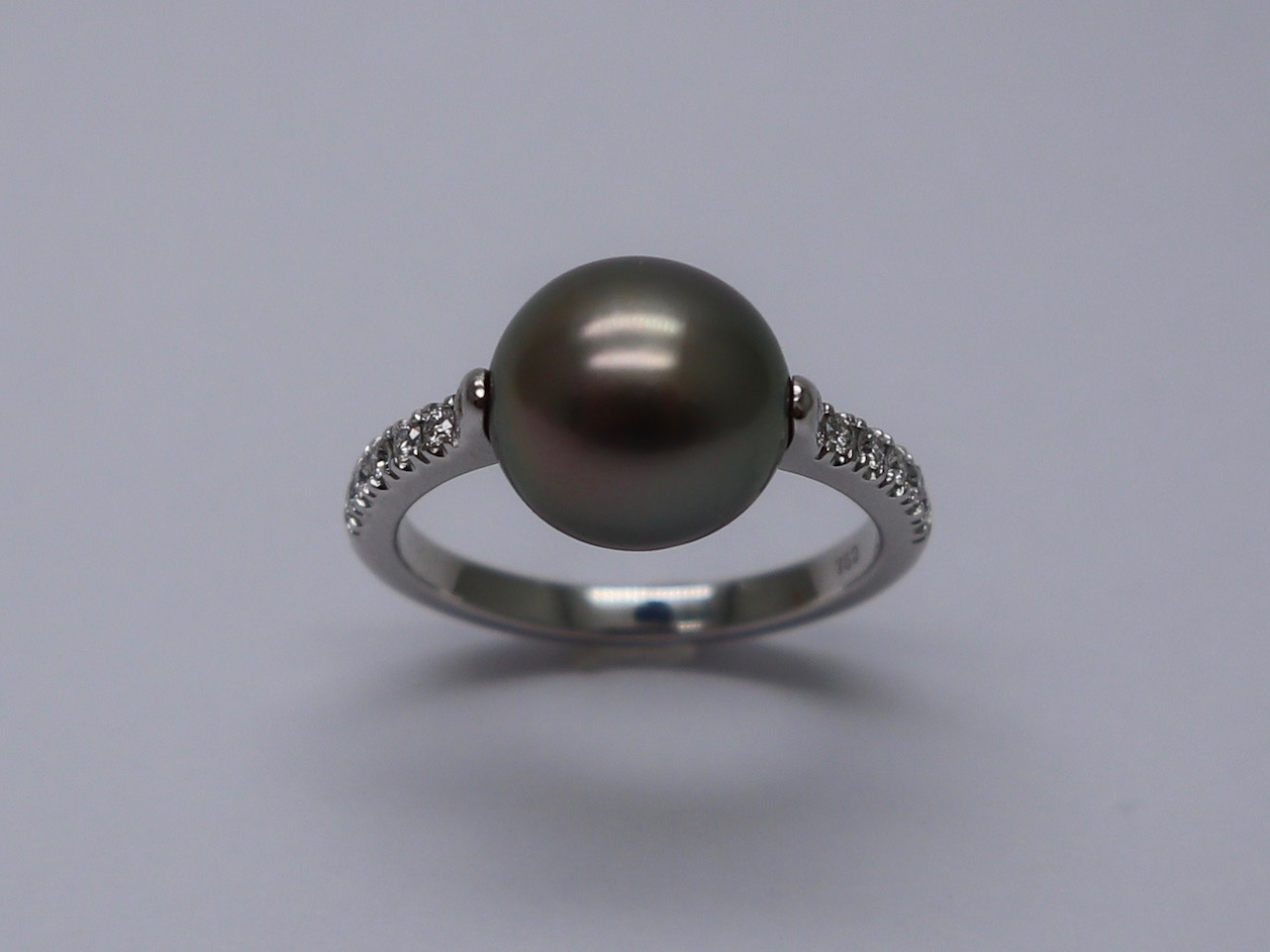 Tahiti Cultured Pearl with Diamonds Ring