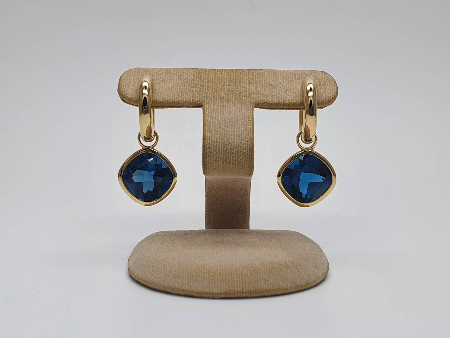 Yellow gold hoop with Blue Topaz ear-hangers