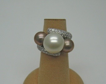 South Sea Cultured Pearl with Diamonds Ring